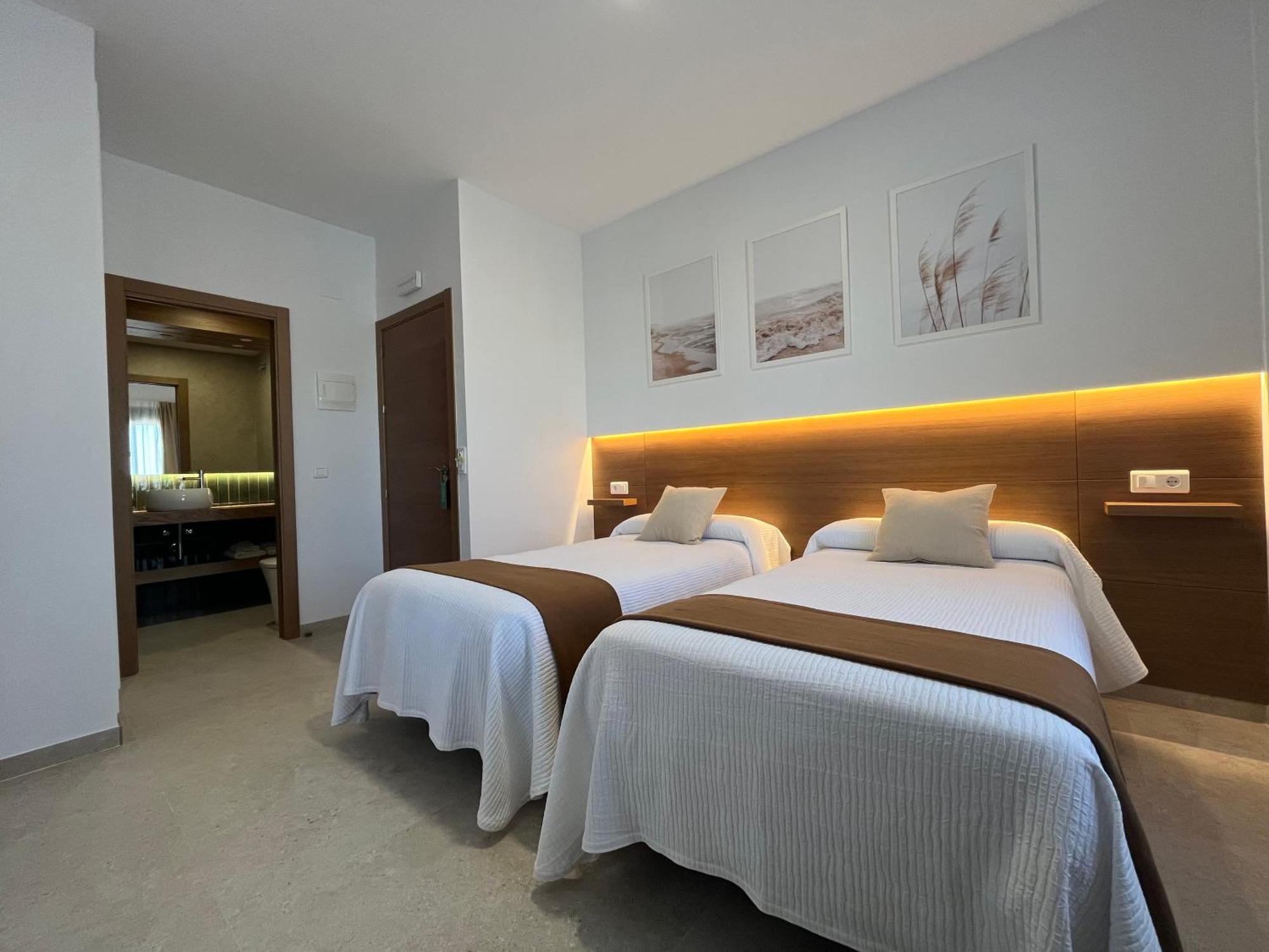 Hostal Parador De Los Llanos Torreorgaz Εξωτερικό φωτογραφία